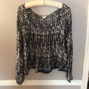 Flowy navy top !
